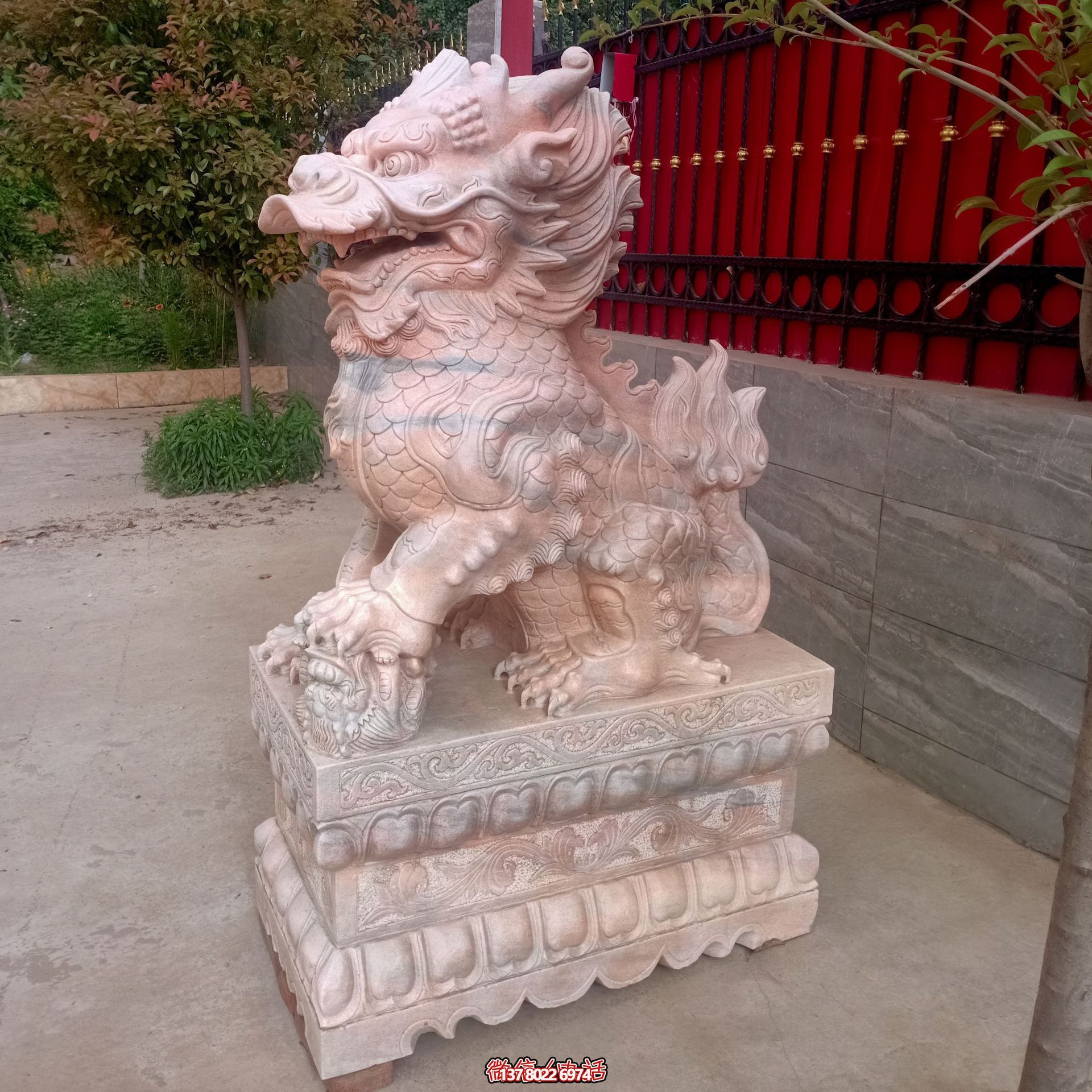 大型仿真麒麟雕塑，增添寺廟園林景觀紅晚霞之美