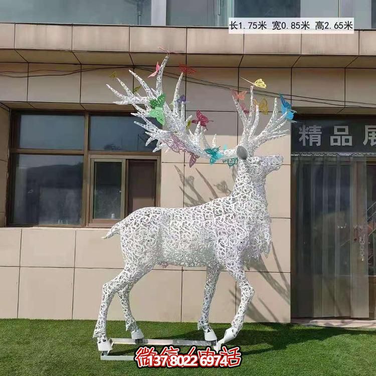 不銹鋼鹿角鏤空梅花亮化雕塑，為景觀廣場擺放