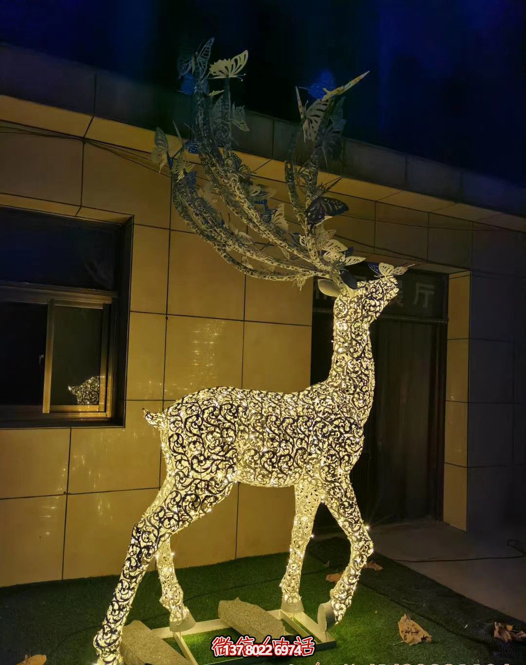 精美不銹鋼梅花鹿雕塑照明裝置，點(diǎn)綴廣場(chǎng)之美