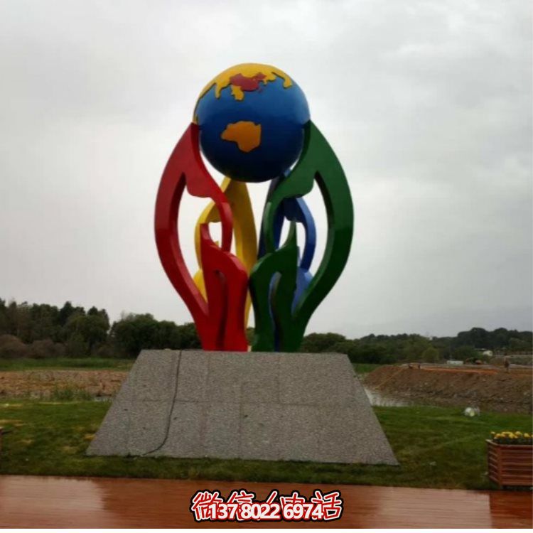 大型不銹鋼彩繪噴漆雕塑，為景區(qū)景觀廣場增色