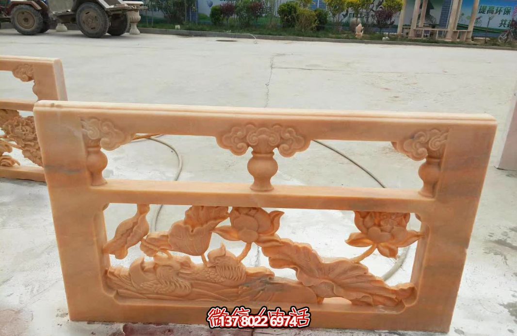 紅色浮雕護(hù)欄，點(diǎn)綴陽臺庭院裝飾