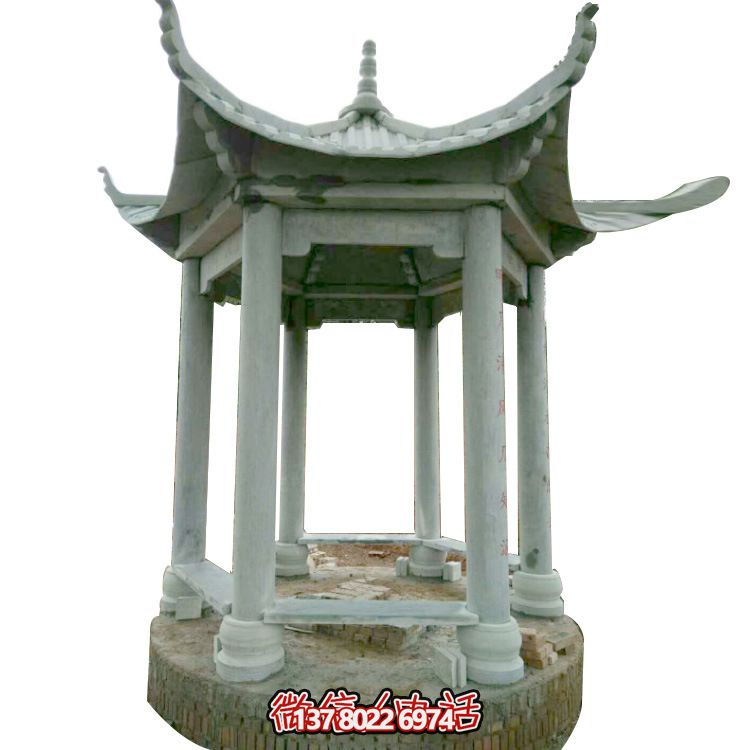 山頂簡易涼亭，讓您輕松觀賞美景