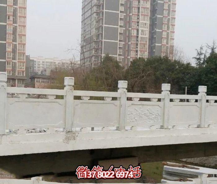 漢白玉鑲嵌欄桿，雕塑點綴美麗小區(qū)公園