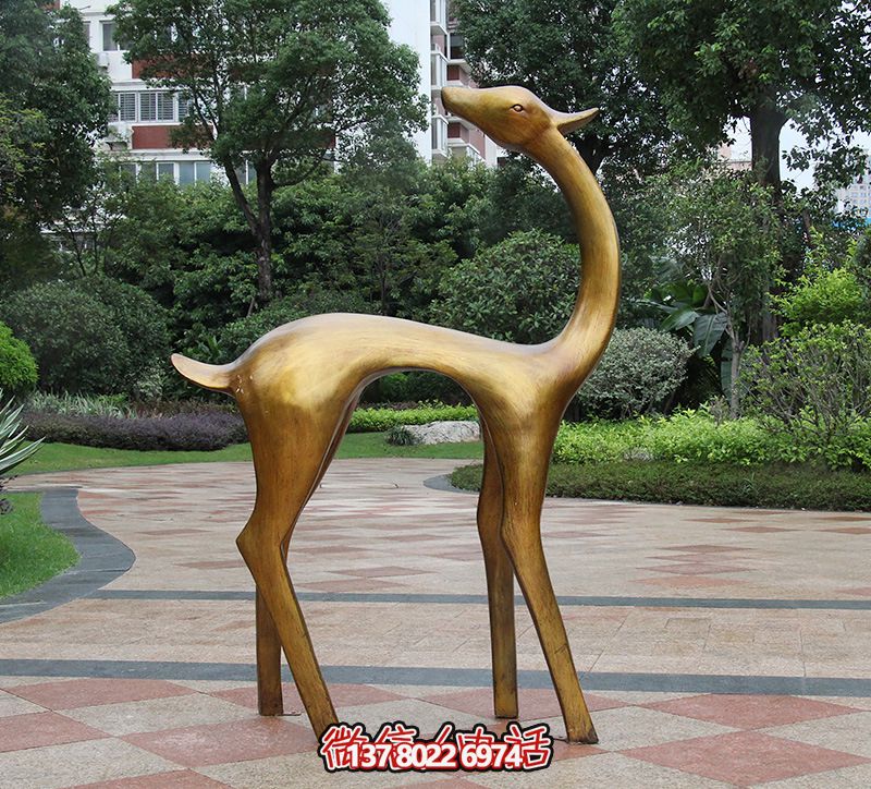 “不銹鋼梅花鹿雕塑，為公園增添藝術(shù)氣息”