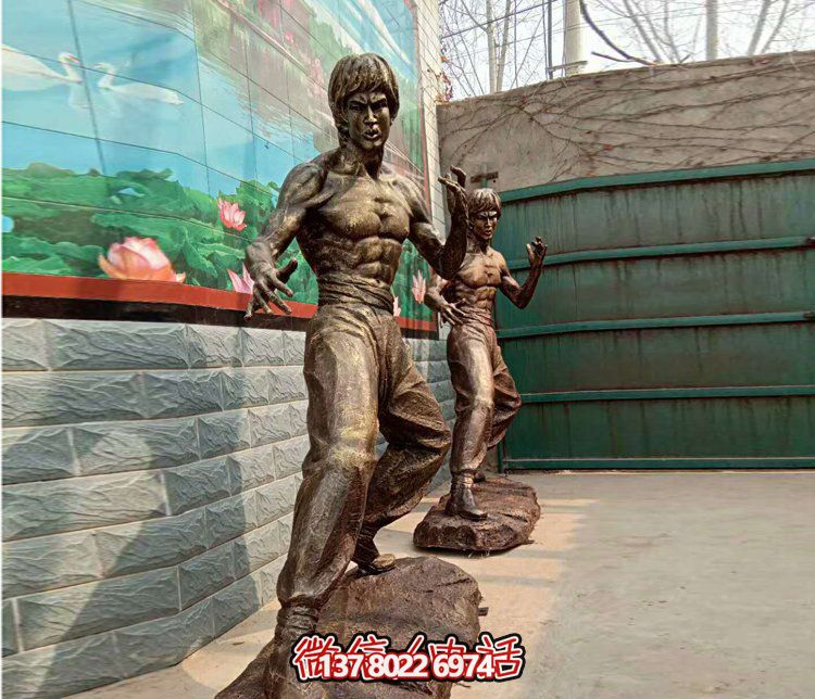 “李小龍雕塑從電影院到廣場(chǎng)，功夫明星永存”