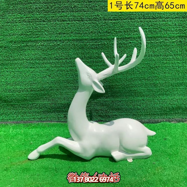 白色的梅花鹿，臥姿，仰頭，可上色